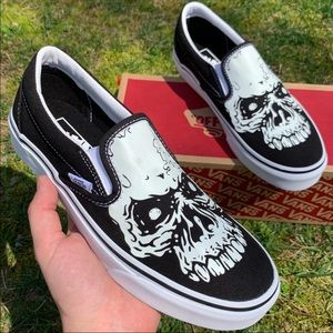 Vans TM GLOW SKULLS classic slip on Sneakers